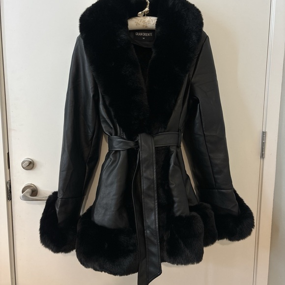 Old Hollywood Leather Faux Fur Trim Belted Coat | Gran Oriente - Picture 4 of 8